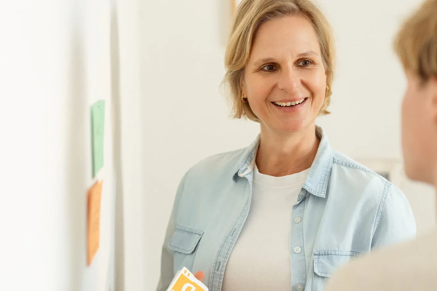 Nathalie Wegner im Coaching-Gespräch mit einer Schülerin